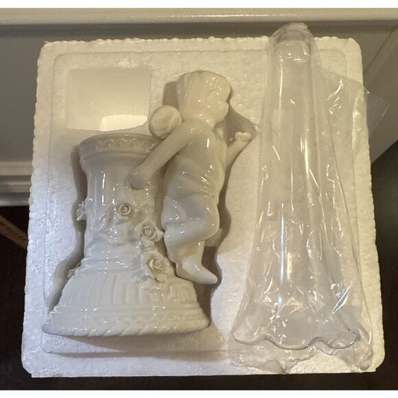 New AVON 2002 Beautiful Vintage Cherub Vase w/ Rose Design Gift Decoration NIB - Picture 8 of 8